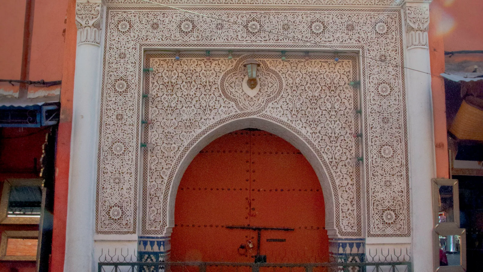 Visita inmobiliaria en Marrakech para ilustrar errores que evitar antes de comprar.