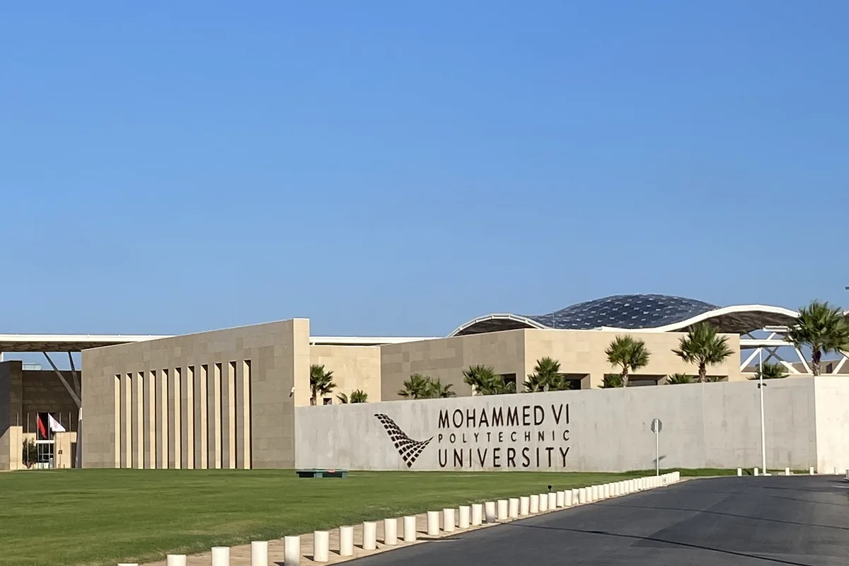 Entrée du campus UM6P à Rabat, contexte numérique et talents.