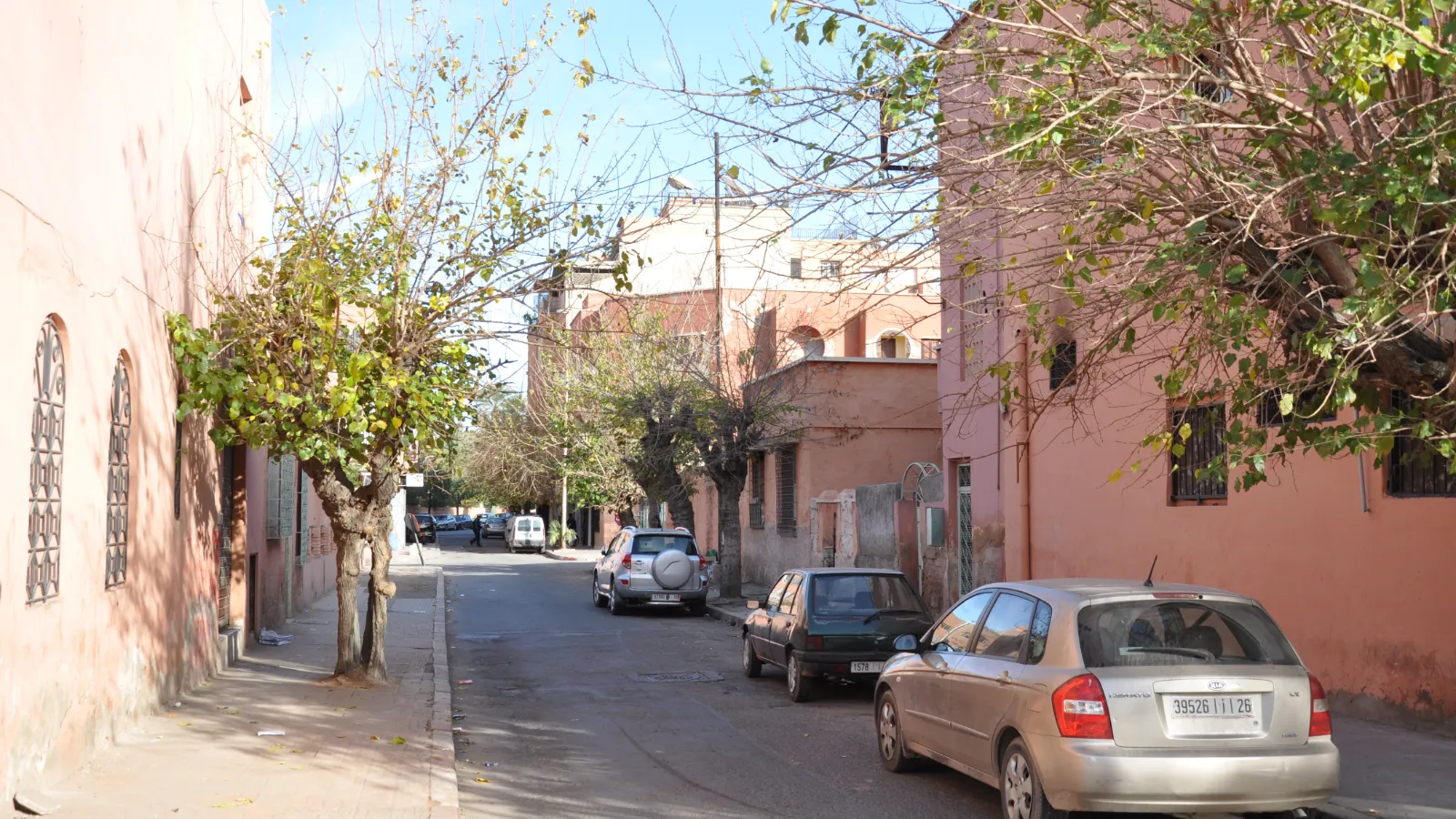 Rue résidentielle de Marrakech, où se concentre une partie de l’offre locative longue durée