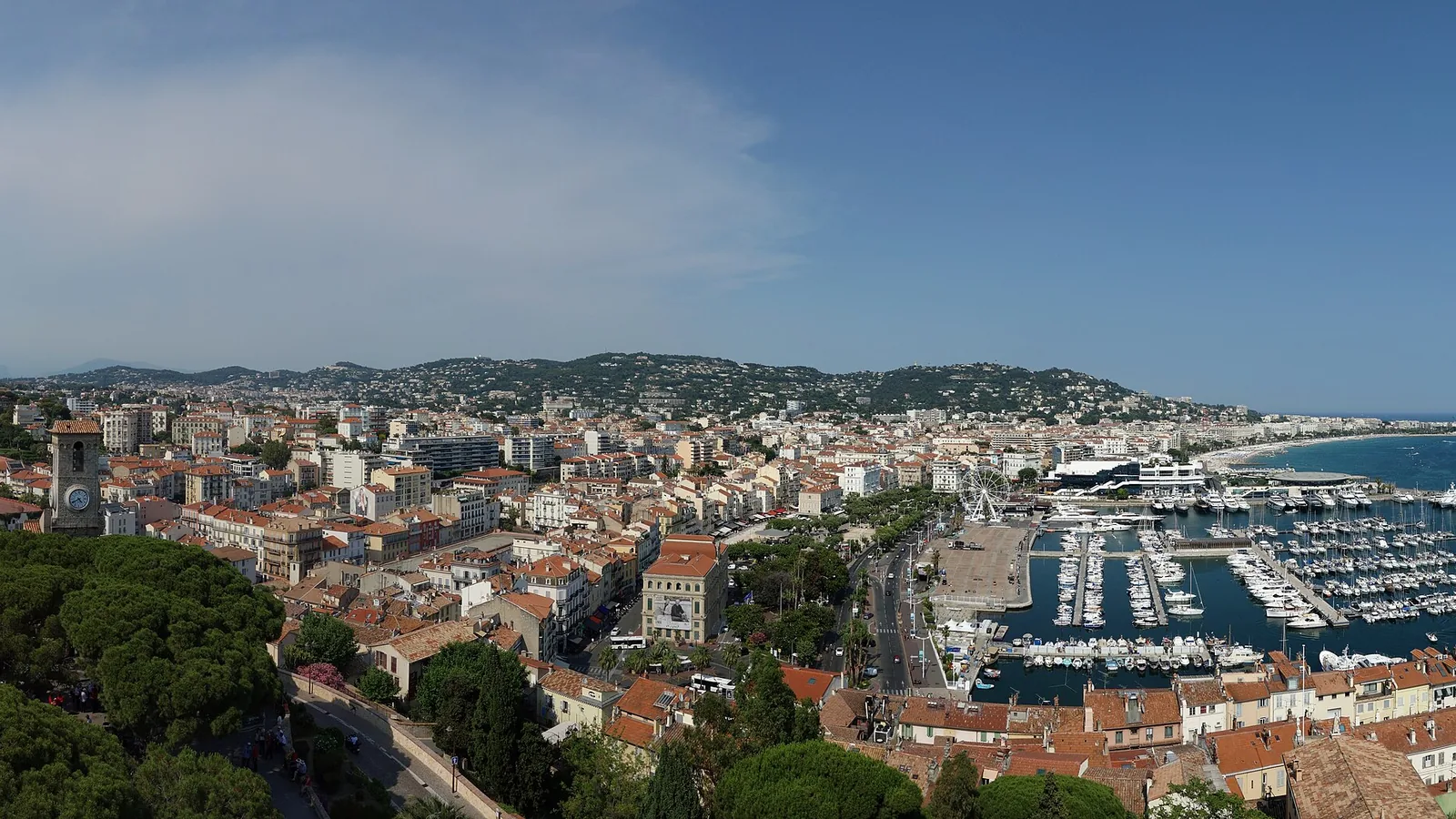 Vue panoramique de Cannes, illustration contextuelle de la vente du Palais Vénitien.