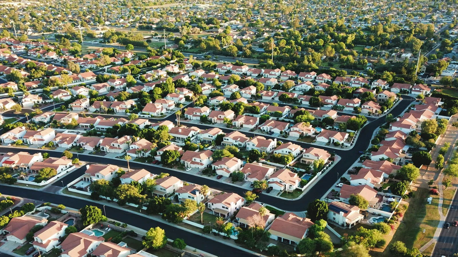 Vue urbaine d’un quartier d’affaires en développement au Maroc
