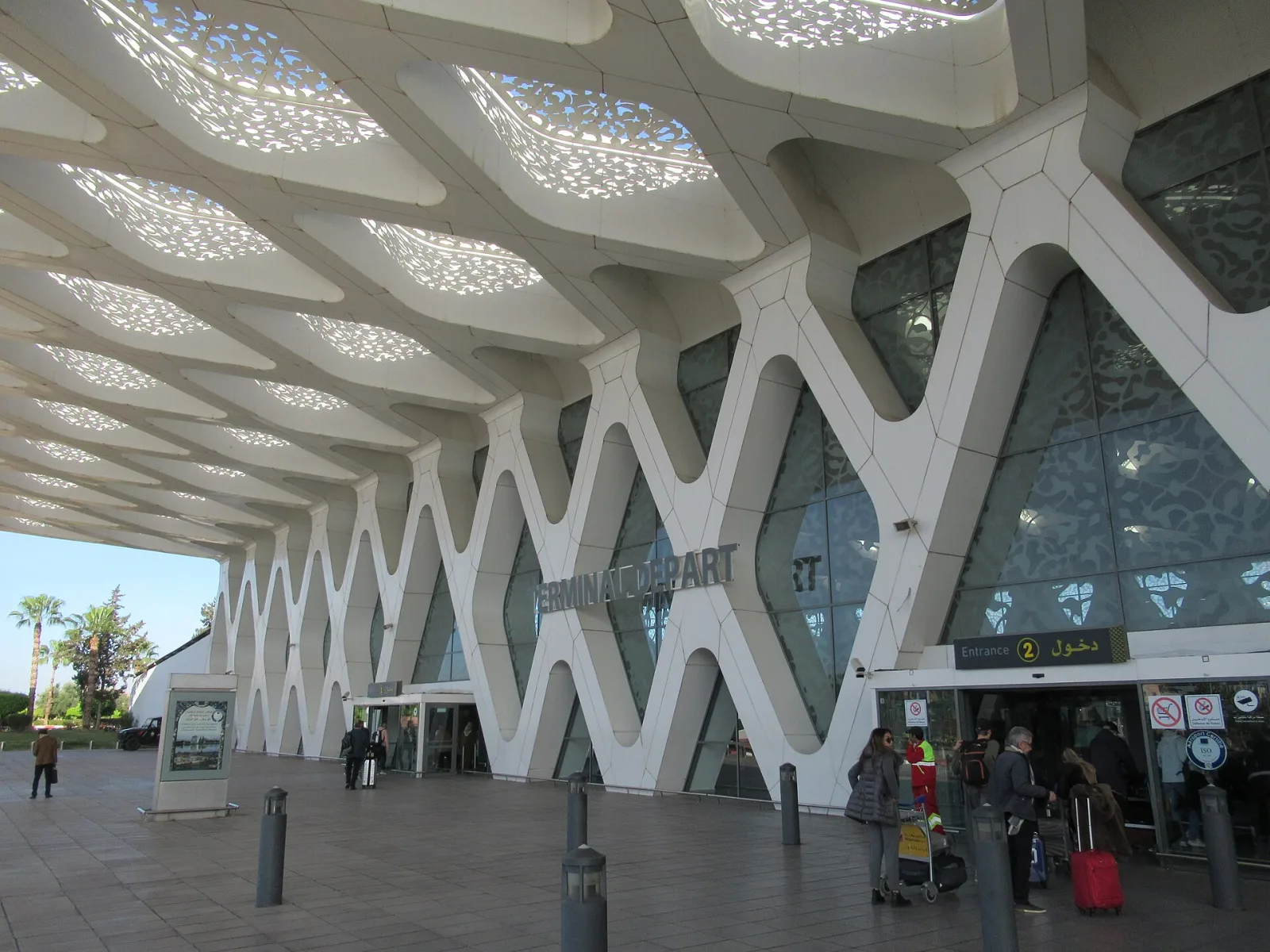 Entrée de l’aéroport Marrakech-Ménara, l’un des principaux aéroports concernés par la hausse du trafic.