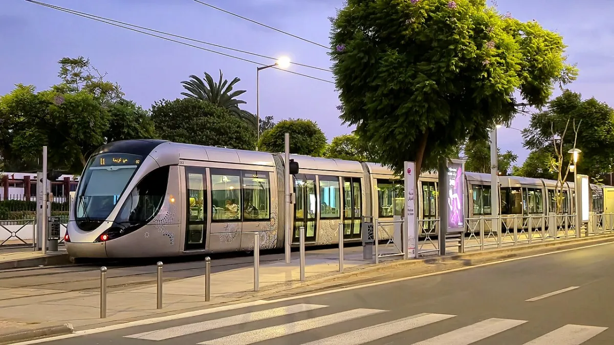 Tramway de Rabat, exemple récent d’infrastructure urbaine liée à la transformation des villes.