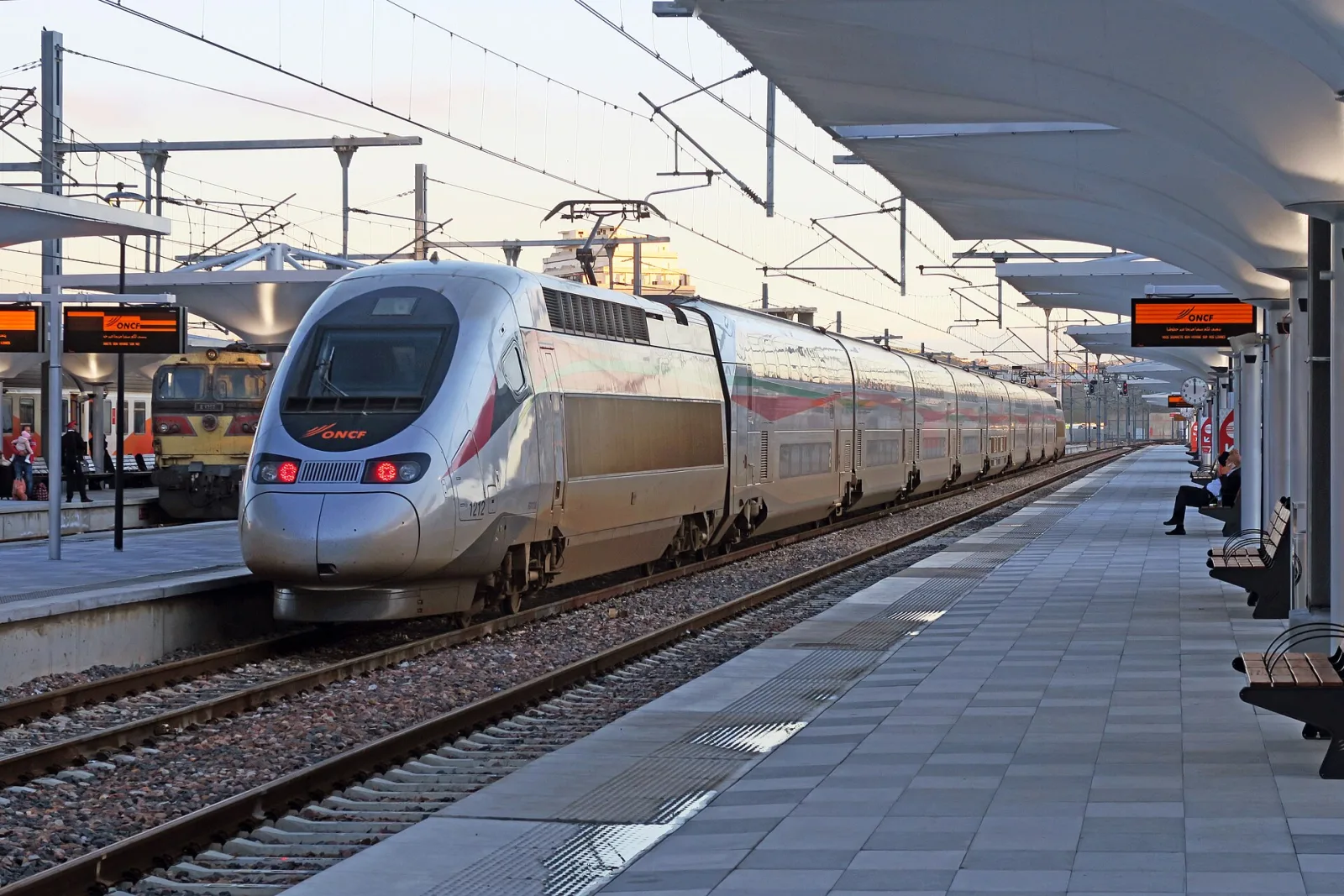Train à grande vitesse Al Boraq, symbole des grands projets de mobilité au Maroc.