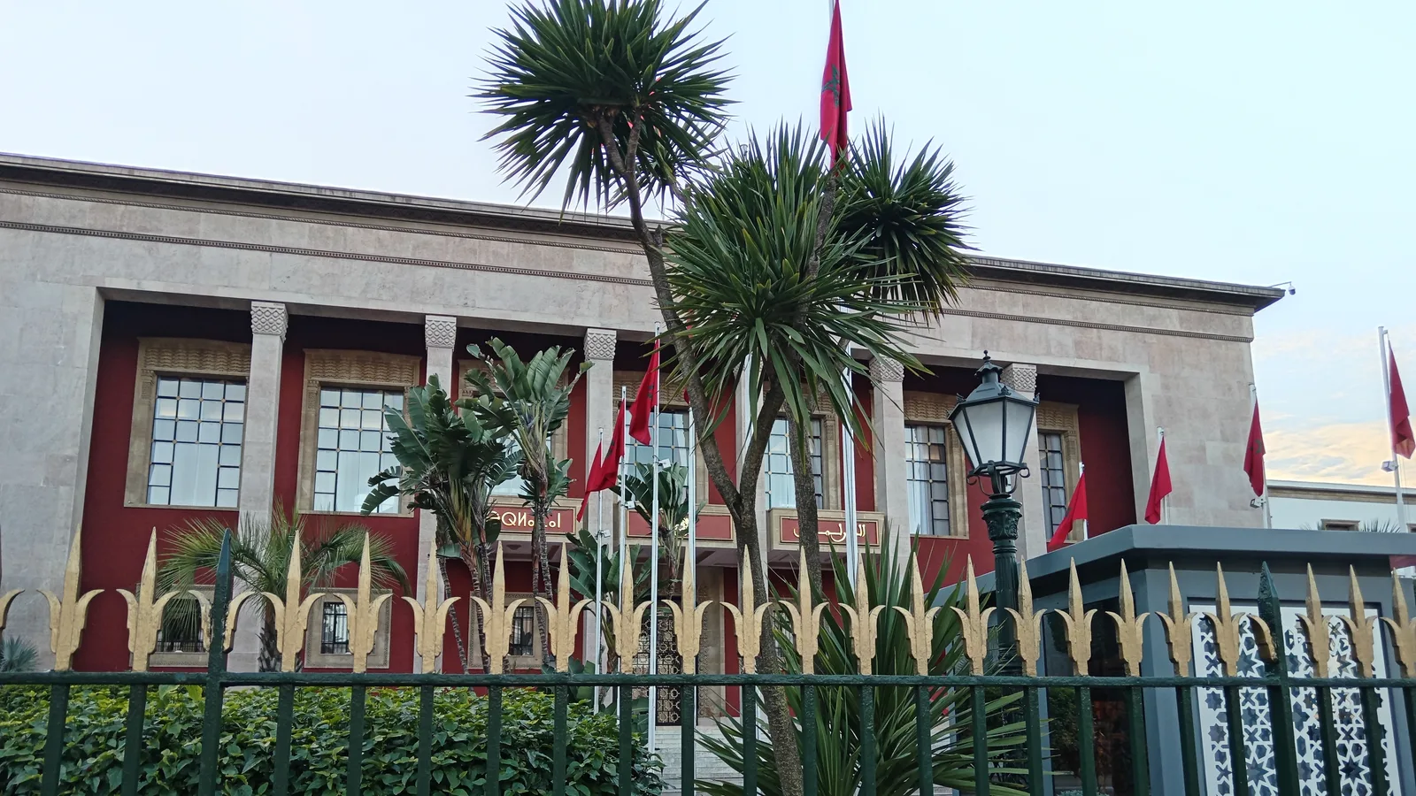 Parlement du Maroc à Rabat, contexte institutionnel des programmes électoraux sur le logement.